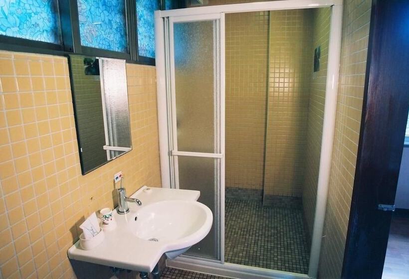 تختخواب و صبحانه Levite Villa