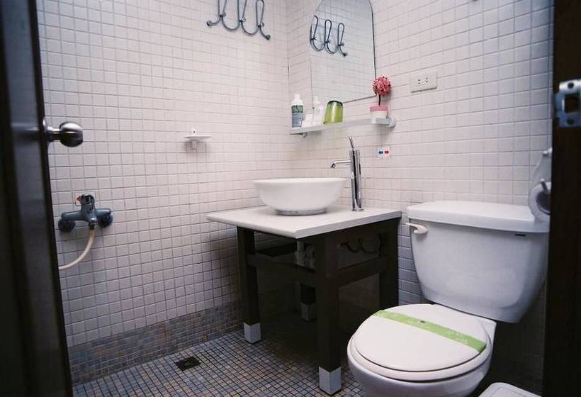 تختخواب و صبحانه Levite Villa