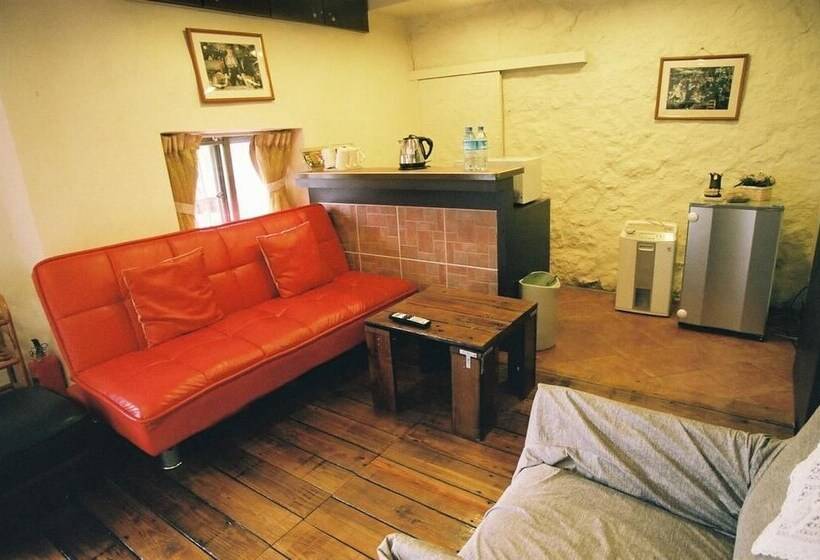 تختخواب و صبحانه Levite Villa