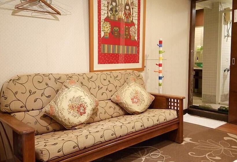 تختخواب و صبحانه Levite Villa