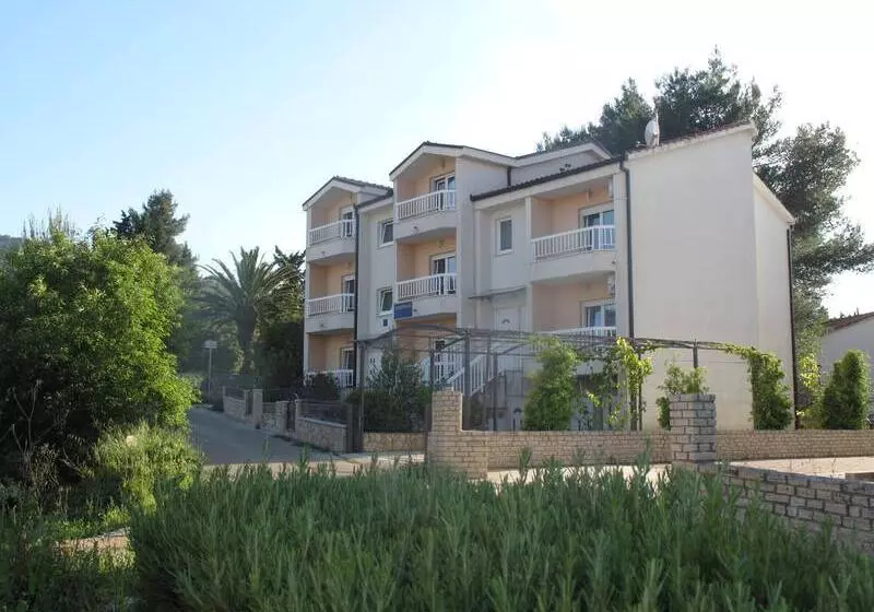 Hotelli Apartments Mia