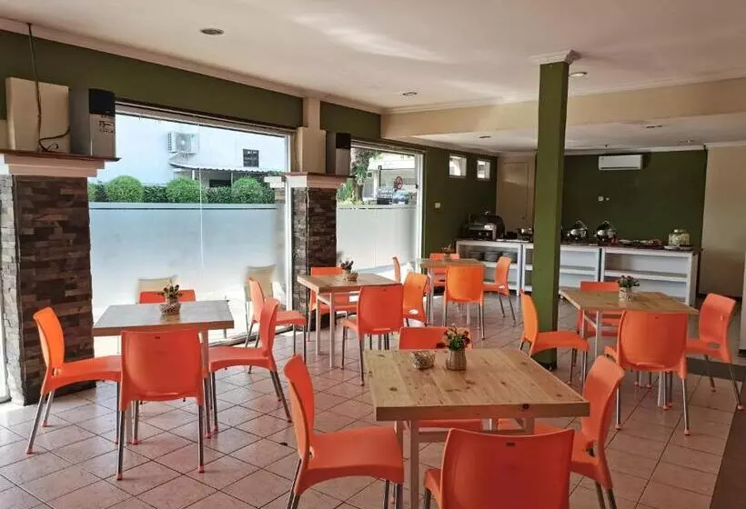 Hotel Catur Putra