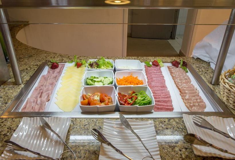 Hollywood Mirage   Excel Hotels & Resorts