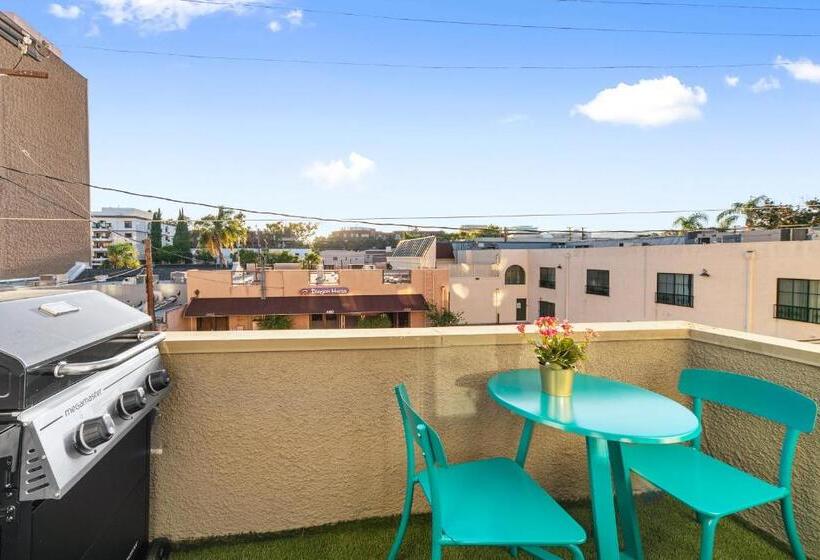 Beverly Hills Chic 2 Bed 2bath With Patio And Parking 309