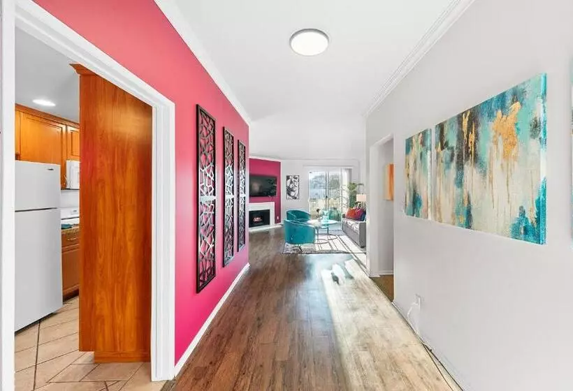 Beverly Hills Chic 2 Bed 2bath With Patio And Parking 309