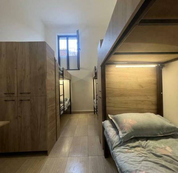 Akbarjanovich Hostel