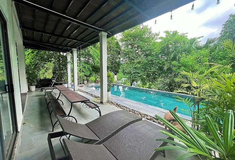 هتل Bluehome Villa