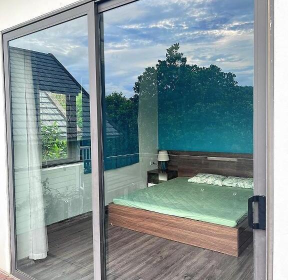 هتل Bluehome Villa