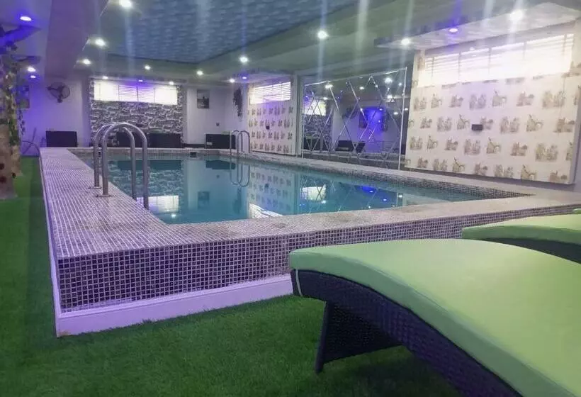 هتل Mok Apartments & Suites