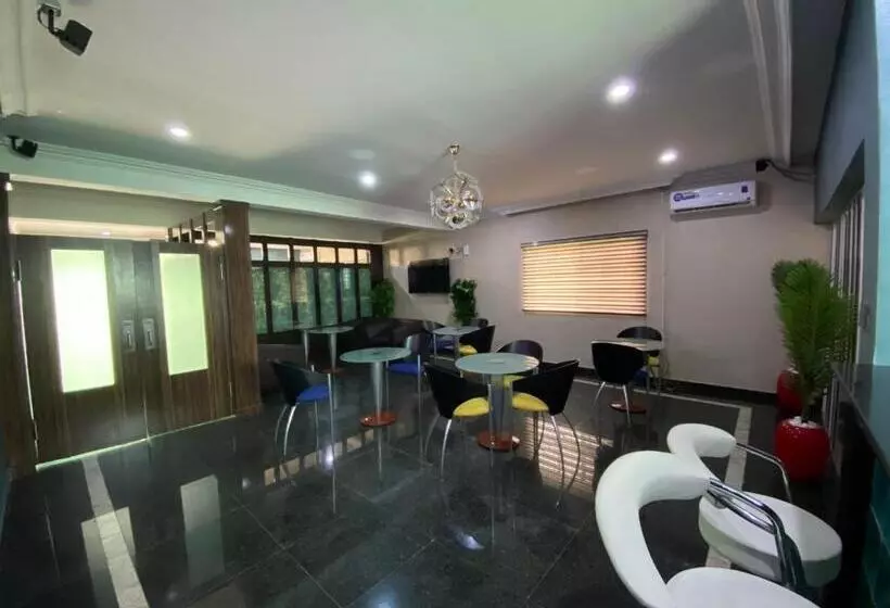 هتل Mok Apartments & Suites