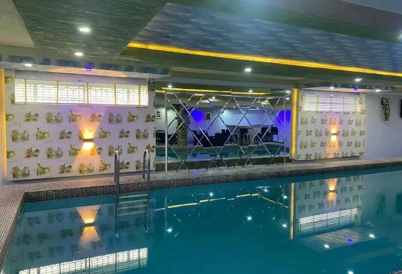 هتل Mok Apartments & Suites