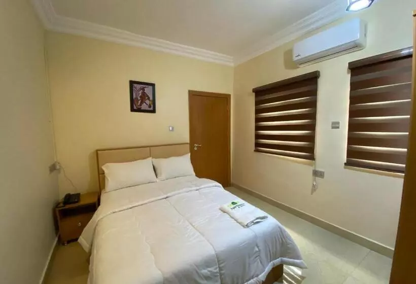 هتل Mok Apartments & Suites