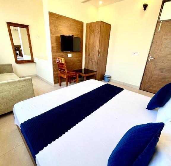 Hotelli Woodcrest Zirakpur Chandigarh Best Family