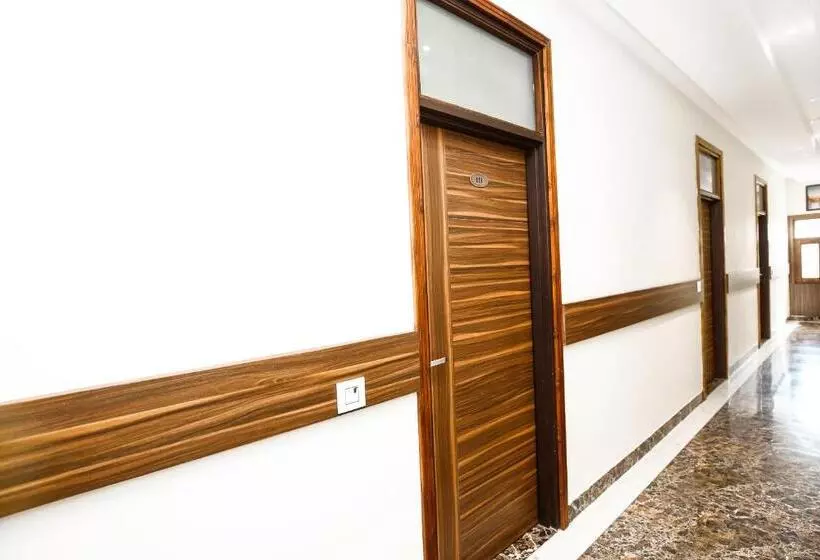 ホテル Woodcrest Zirakpur Chandigarh  Best Family