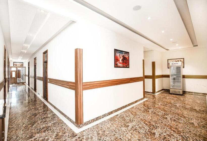 Hotelli Woodcrest Zirakpur Chandigarh Best Family