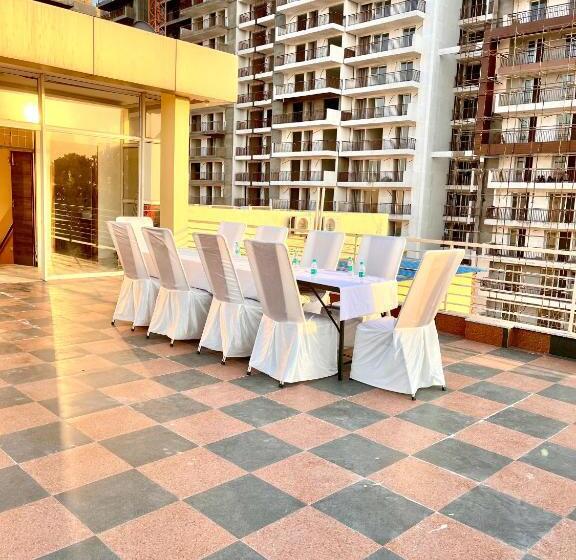 Hotelli Woodcrest Zirakpur Chandigarh Best Family