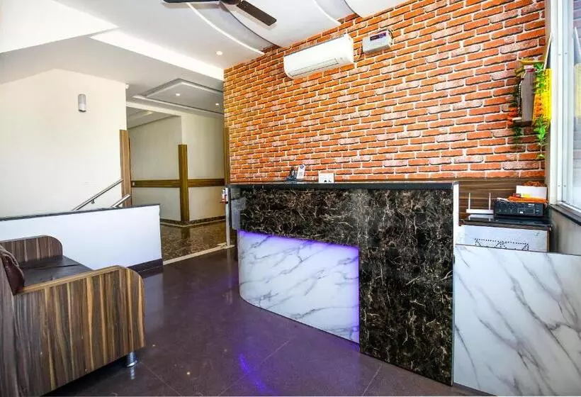 ホテル Woodcrest Zirakpur Chandigarh  Best Family