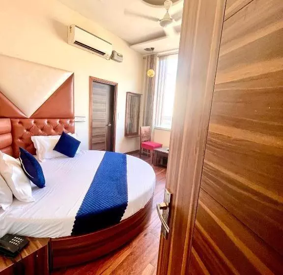 ホテル Woodcrest Zirakpur Chandigarh  Best Family