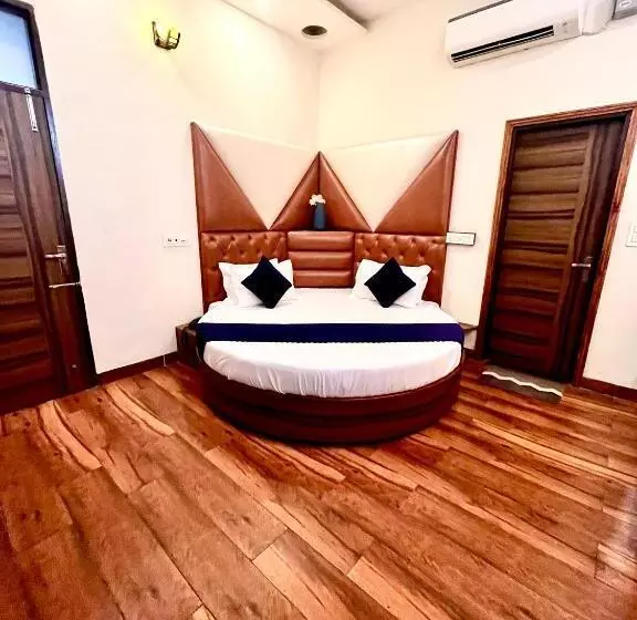 ホテル Woodcrest Zirakpur Chandigarh  Best Family