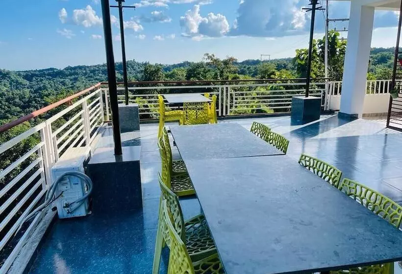 Hotelli Kohinoor And Restaurant