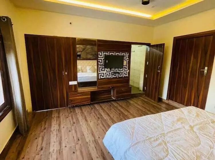 Hotelli Kohinoor And Restaurant