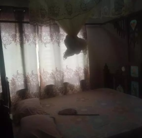 پانسیون Yaye House