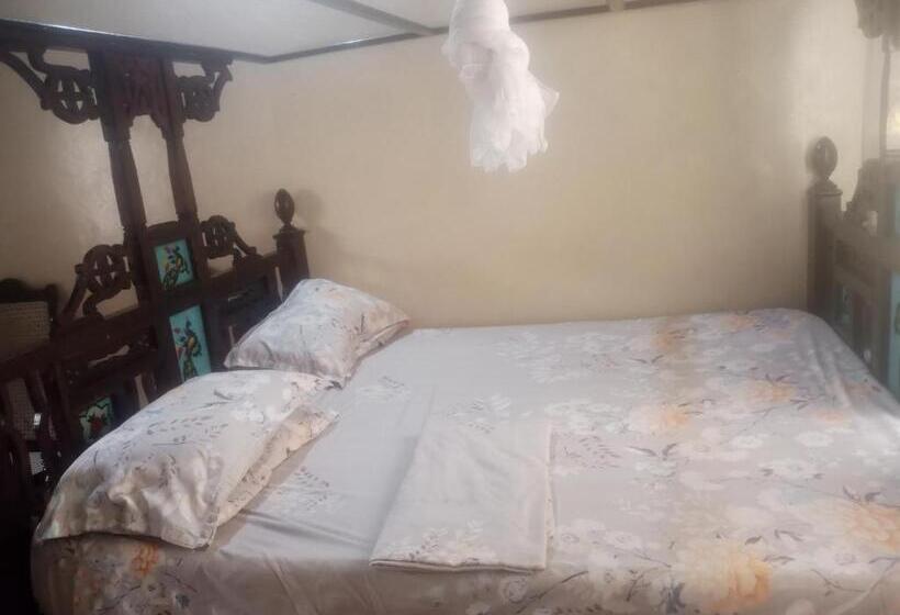 پانسیون Yaye House