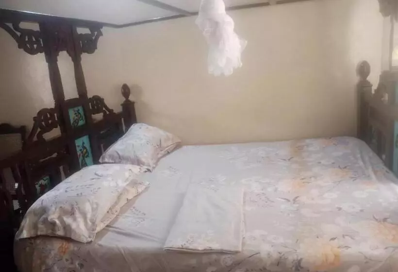 پانسیون Yaye House