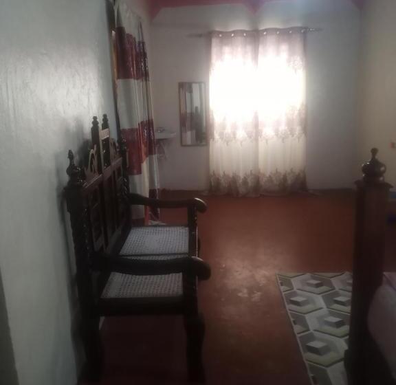 پانسیون Yaye House