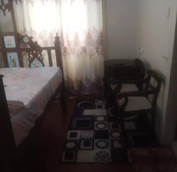 پانسیون Yaye House