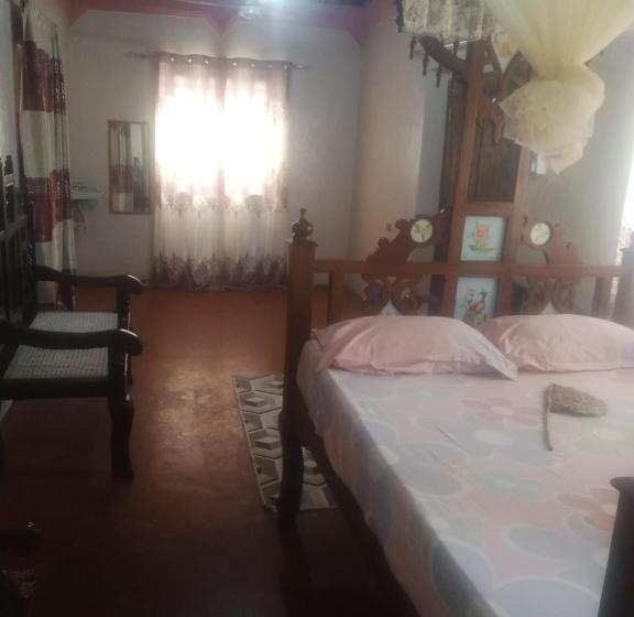 پانسیون Yaye House