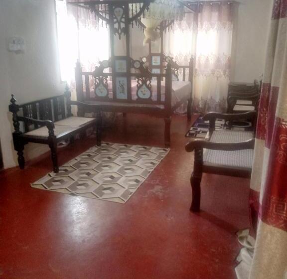 پانسیون Yaye House