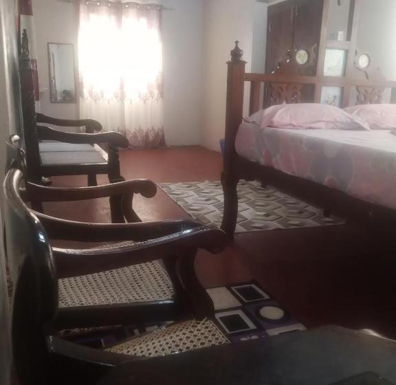 پانسیون Yaye House