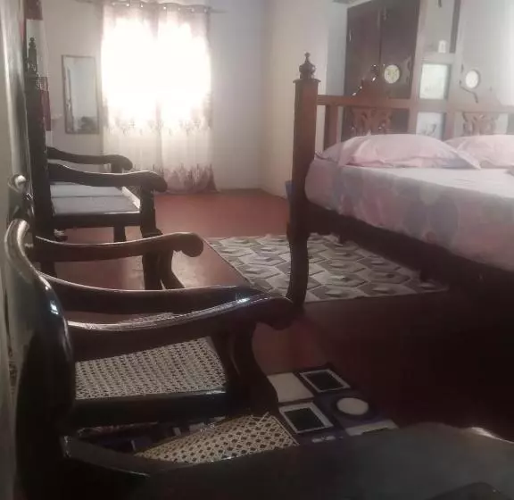 پانسیون Yaye House