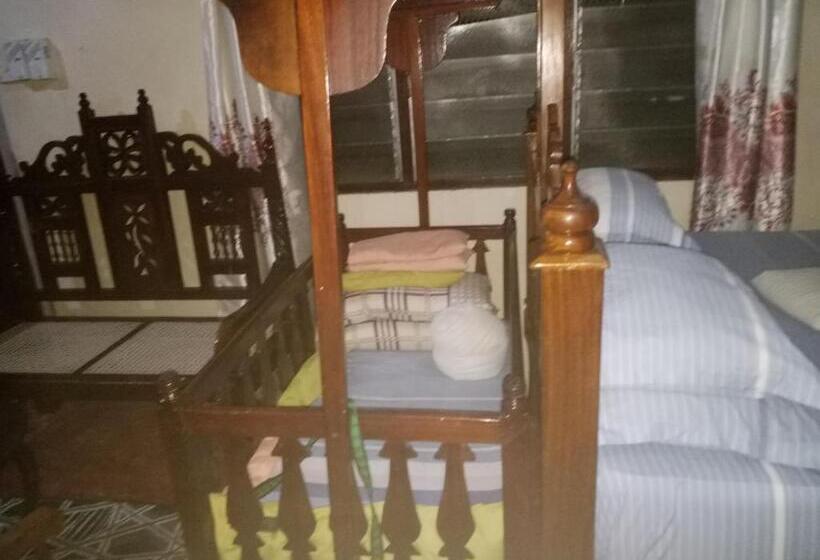 پانسیون Yaye House