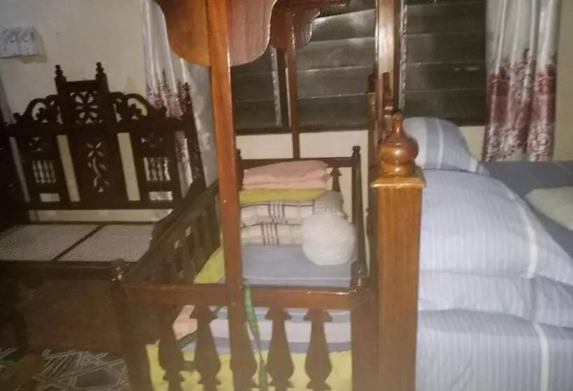 پانسیون Yaye House