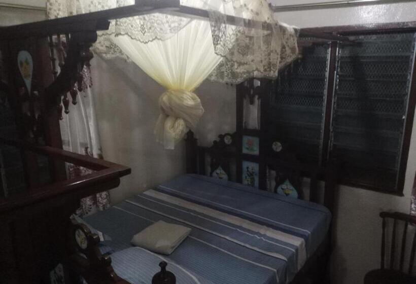 پانسیون Yaye House