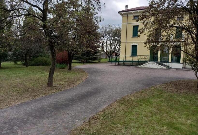 تختخواب و صبحانه Villa Peonia Parma