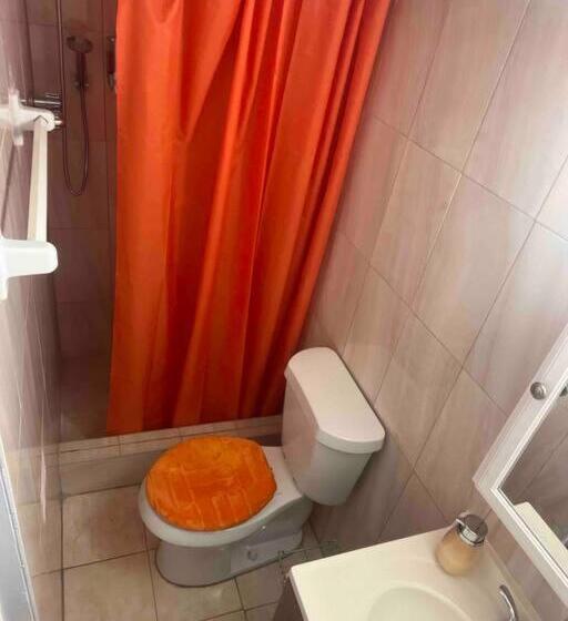 بنسيون Backyard Guesthouse