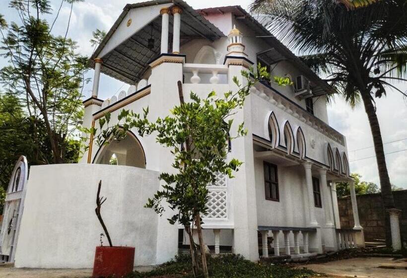 פנסיון Meena Mahal Cottage