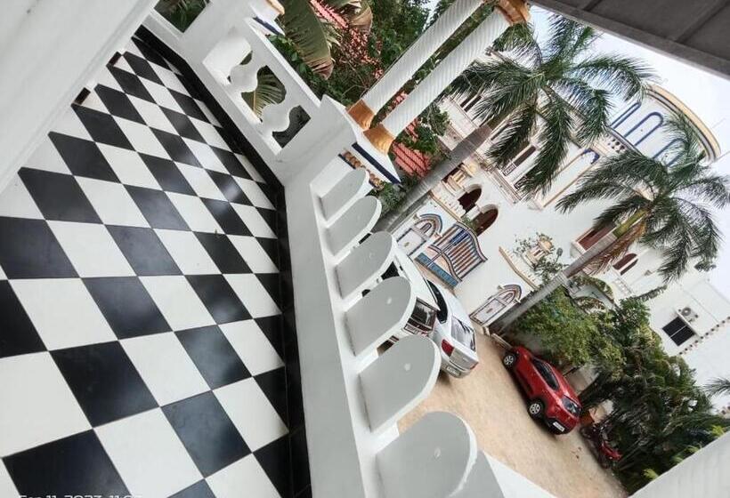 פנסיון Meena Mahal Cottage