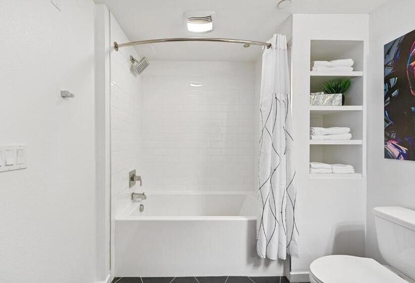 Fairfax District Chic City Oasis 2 Br Apt With Den 136