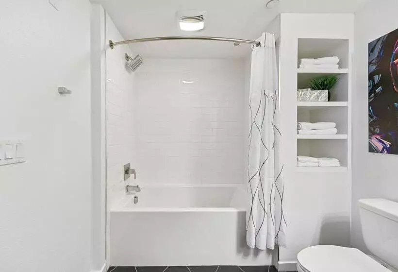 Fairfax District Chic City Oasis 2 Br Apt With Den 136