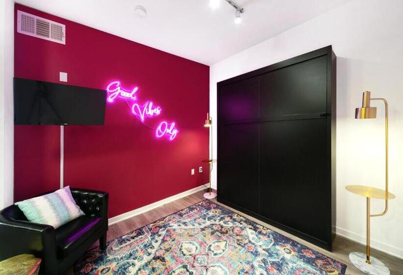 Fairfax District Chic City Oasis 2 Br Apt With Den 136