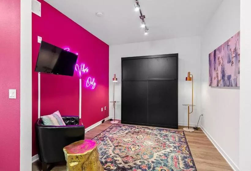 Fairfax District Chic City Oasis 2 Br Apt With Den 136