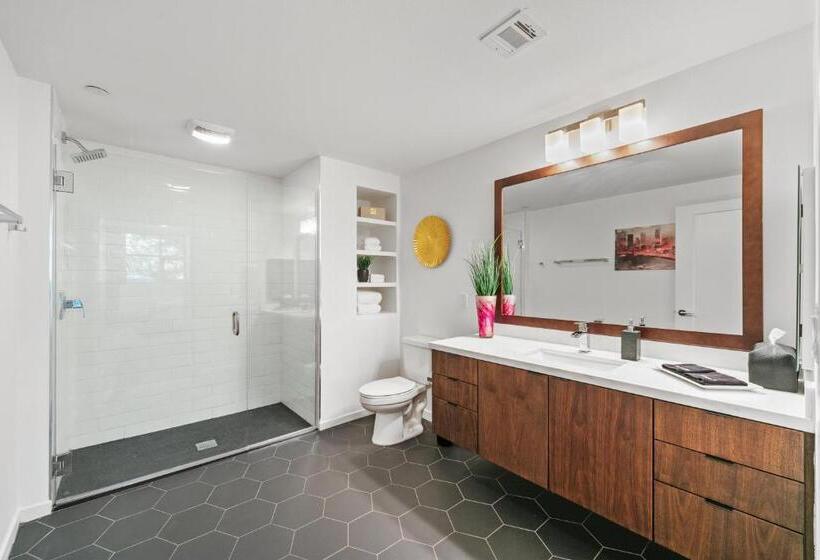 Fairfax District Chic City Oasis 2 Br Apt With Den 136