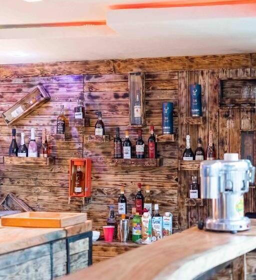 هتل An6ix Apartment