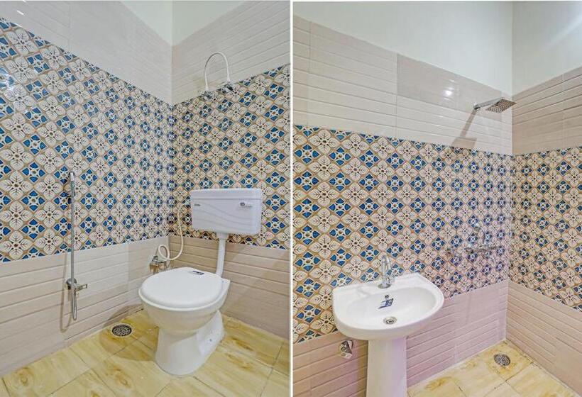 هتل Collection O Saket Villa