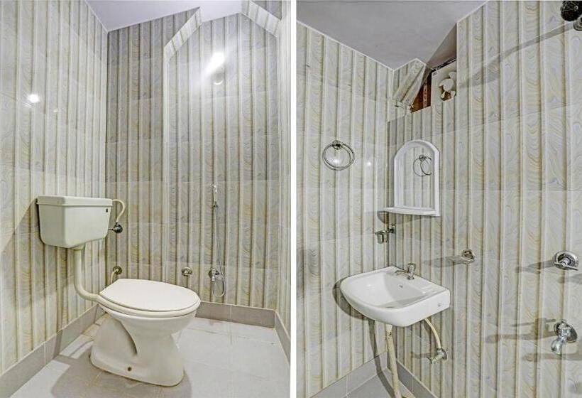 هتل Collection O Saket Villa