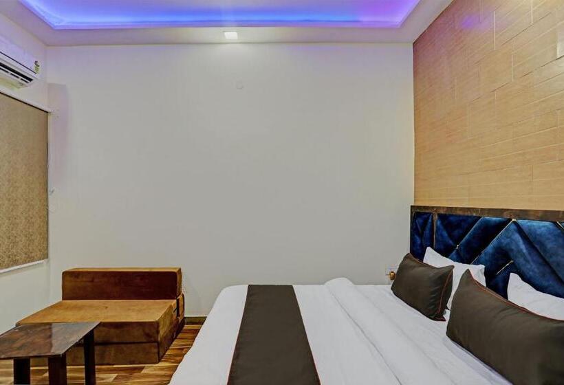 هتل Collection O Saket Villa